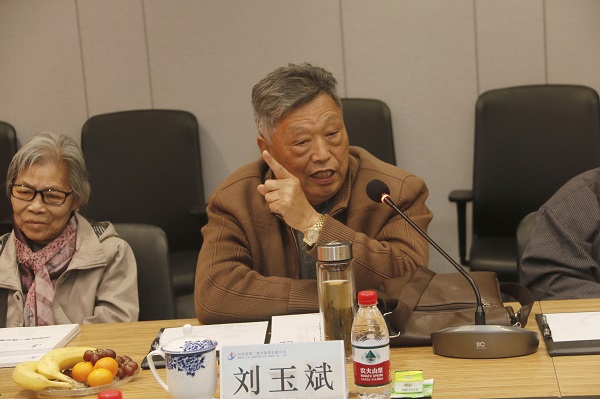 離退休老同志暢談參觀(guān)感受.jpg