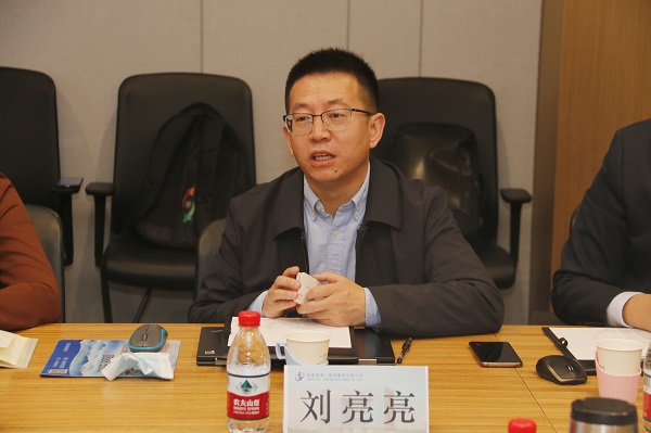 阿里巴巴集團B類(lèi)事業(yè)群企業(yè)采購副總經(jīng)理劉亮亮作平臺介紹.jpg