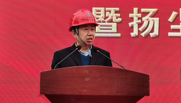 集團公司副總經(jīng)理閆龍廣作代表發(fā)言.jpg