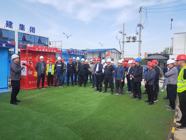 焦作市住建局副局長(cháng)張保忠在會(huì )上講話(huà).jpg