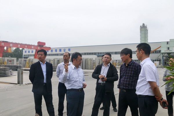 省住建廳調研組一行在園區考察1.jpg