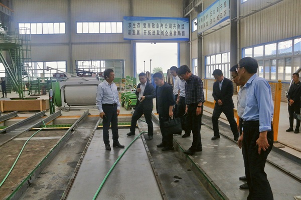 省住建廳調研組一行在園區考察3.jpg