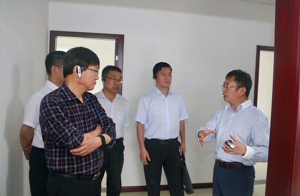 省住建廳調研組一行在園區考察2.jpg