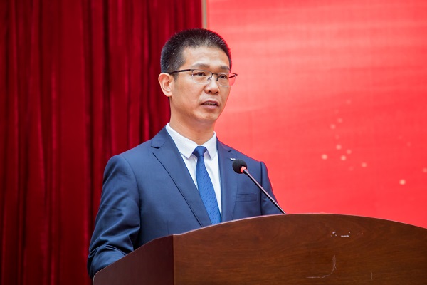 河南省建筑業(yè)協(xié)會(huì )中小企業(yè)分會(huì )會(huì )長(cháng)、集團公司總經(jīng)理祝建明作表態(tài)發(fā)言.jpg