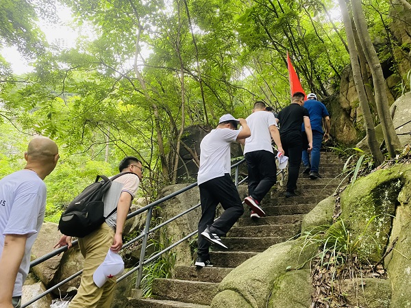 6、重走“志仁小道”.jpg