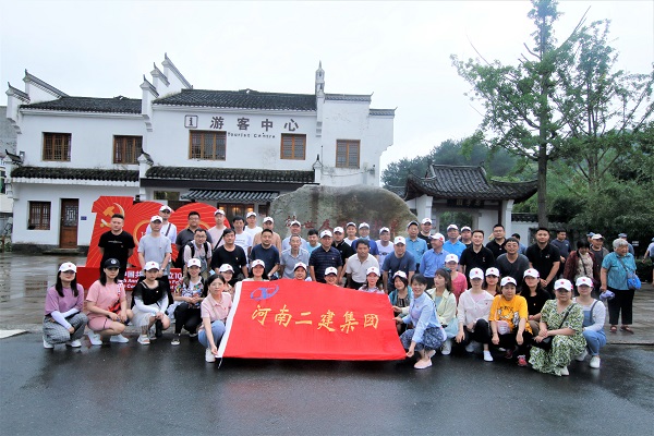 13、在許世友將軍故里合影留念.jpg