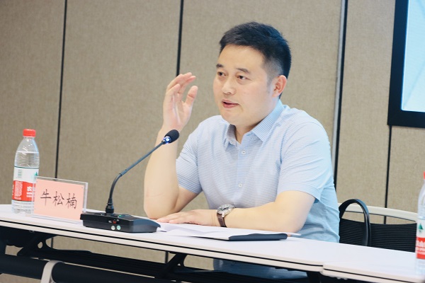 2、河南省建筑勞務(wù)管理辦公室人事科科長(cháng)牛松楠發(fā)表講話(huà).jpg