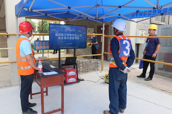 7、建筑起重機械安裝拆卸工實(shí)操模擬演練現場(chǎng)2.jpg