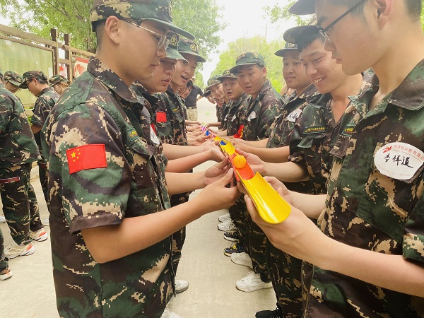 5、團隊游戲——“移花接木”.JPG