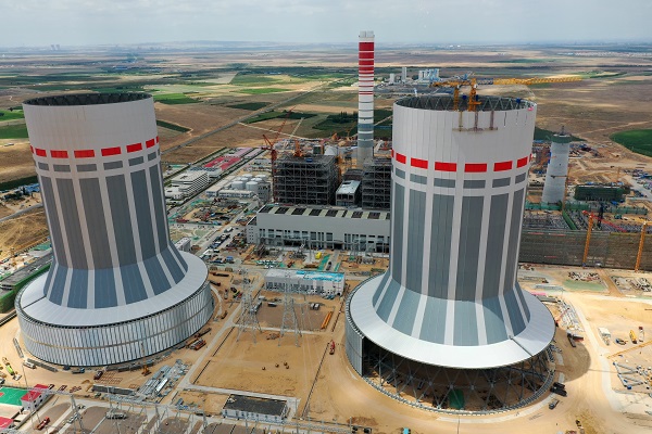 4、國電雙維電廠(chǎng)新建工程一期兩座百萬(wàn)機組鋼結構間冷塔順利完工.jpg 4、國電雙維電廠(chǎng)新建工程一期兩座百萬(wàn)機組鋼結構間冷塔順利完工.jpg
