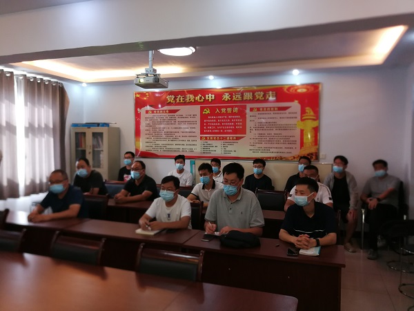 2、參加技術(shù)援助的集團公司工程技術(shù)人員.jpg