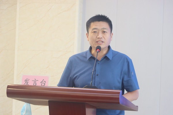 3、新鄉市市政工程處有限公司黨委副書(shū)記、董事張家偉作總結發(fā)言.jpg