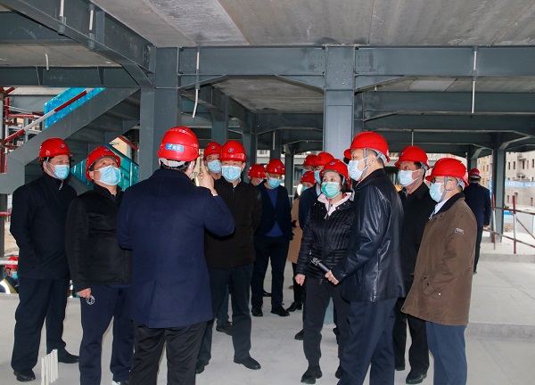 省住房城鄉建設廳調研組視察輝縣市冀屯鎮村民住房災后重建集中安置項目2.JPG