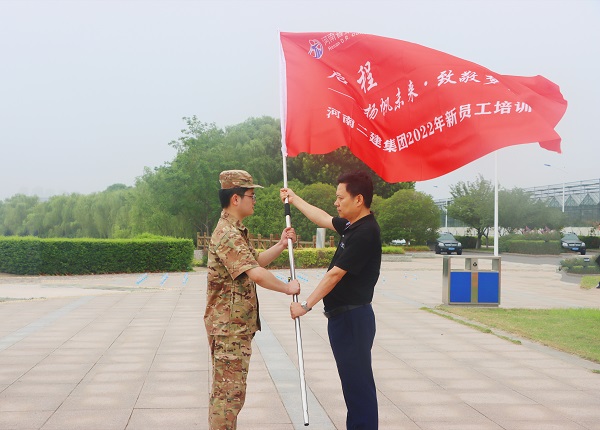 授旗儀式現場(chǎng).jpg
