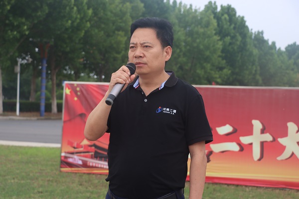 集團公司人力資源部部長(cháng)夏衛新致歡迎詞.JPG