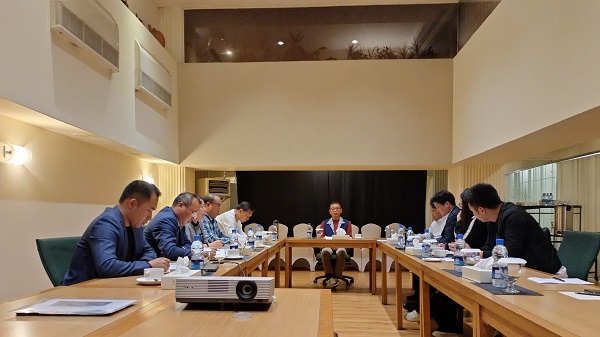 6董事長(cháng)一行與巴基斯坦團隊負責人召開(kāi)專(zhuān)題會(huì )議.jpg