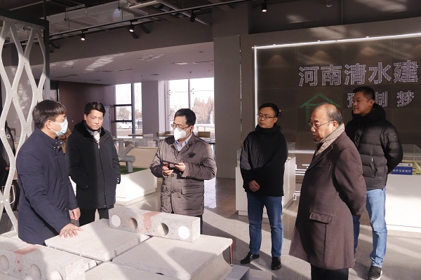 參觀(guān)園區展廳.JPG