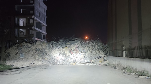 2市內行駛，道路受阻，被迫改道.jpg