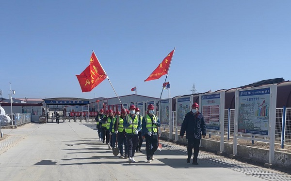 2、黨員突擊隊和青年突擊隊熱情高漲，積極行動(dòng).jpg
