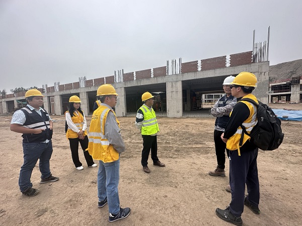 參觀(guān)考察中土美洲區域秘魯分公司在建項目.jpg