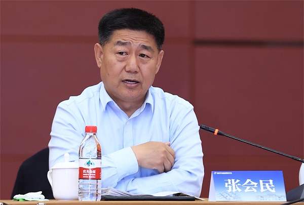 集團公司黨委書(shū)記張會(huì )民在會(huì )上講話(huà).JPG