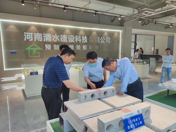 2.觀(guān)摩園區展品.jpg
