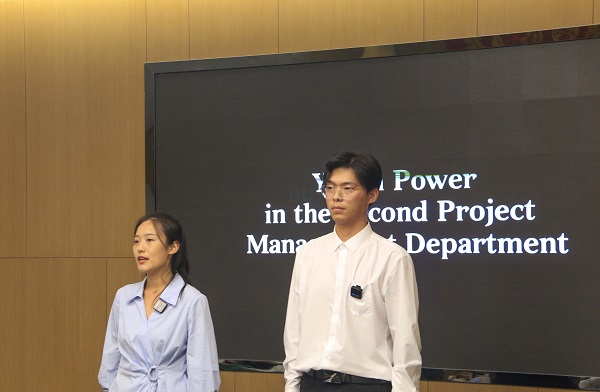 3王蘇雨、李亞鵬現場(chǎng)演繹《Youth Power in the Second Project Management Department》.JPG