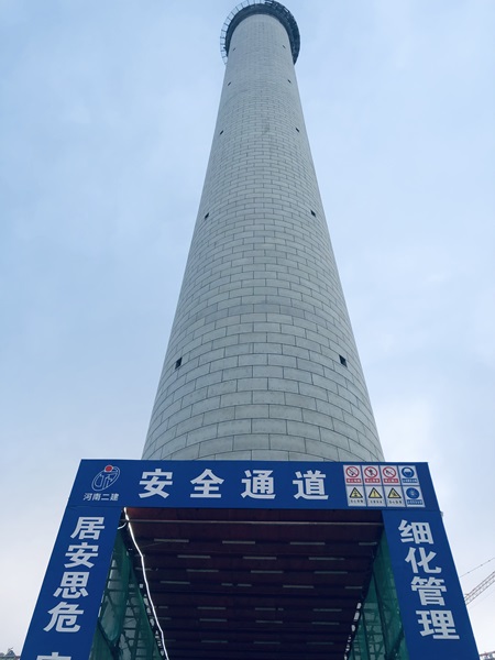 封頂后的煙囪外觀(guān)線(xiàn)條流暢美觀(guān)1.jpg