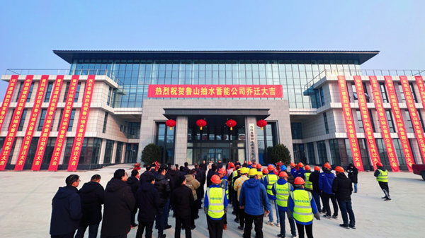交付業(yè)主辦公樓、食堂及宿舍等單位工程儀式現場(chǎng)照片1.png
