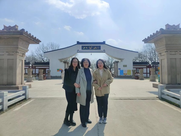 10淮南潘集項目組織女員工到八公山參觀(guān)游玩.jpg