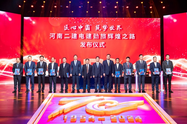 8向十家分支單位贈書(shū).jpg