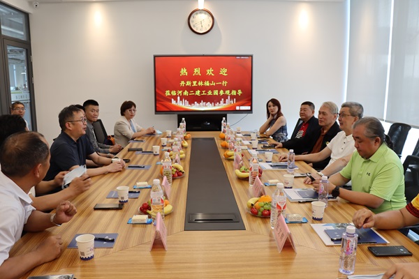 圖片1：雙方進(jìn)行親切交流.JPG
